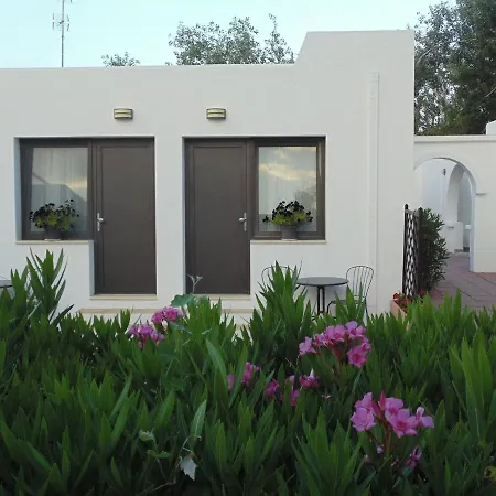 Ouzouni Boutique Bungalows *