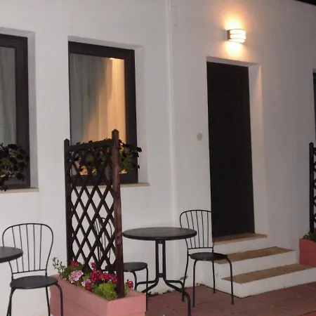 Ouzouni Boutique Bungalows Nea Moudania