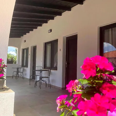 Ouzouni Boutique Bungalows *